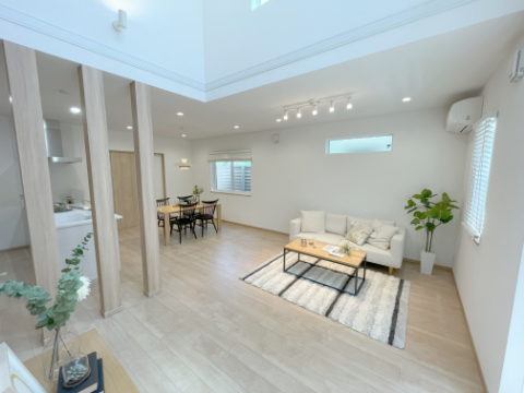 開放的なリビング大空間＆大型窓